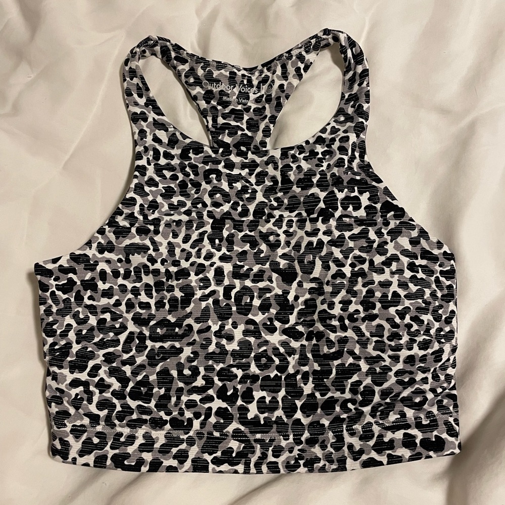 Outdoor voices techsweat crop top bra in leopard print.